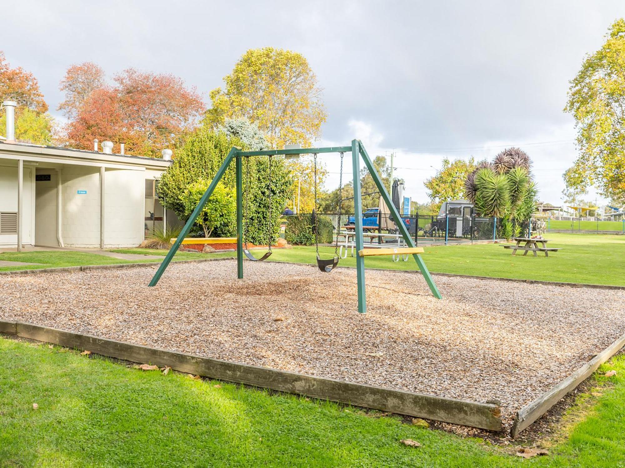 Nrma Bairnsdale Riverside Holiday Park Экстерьер фото