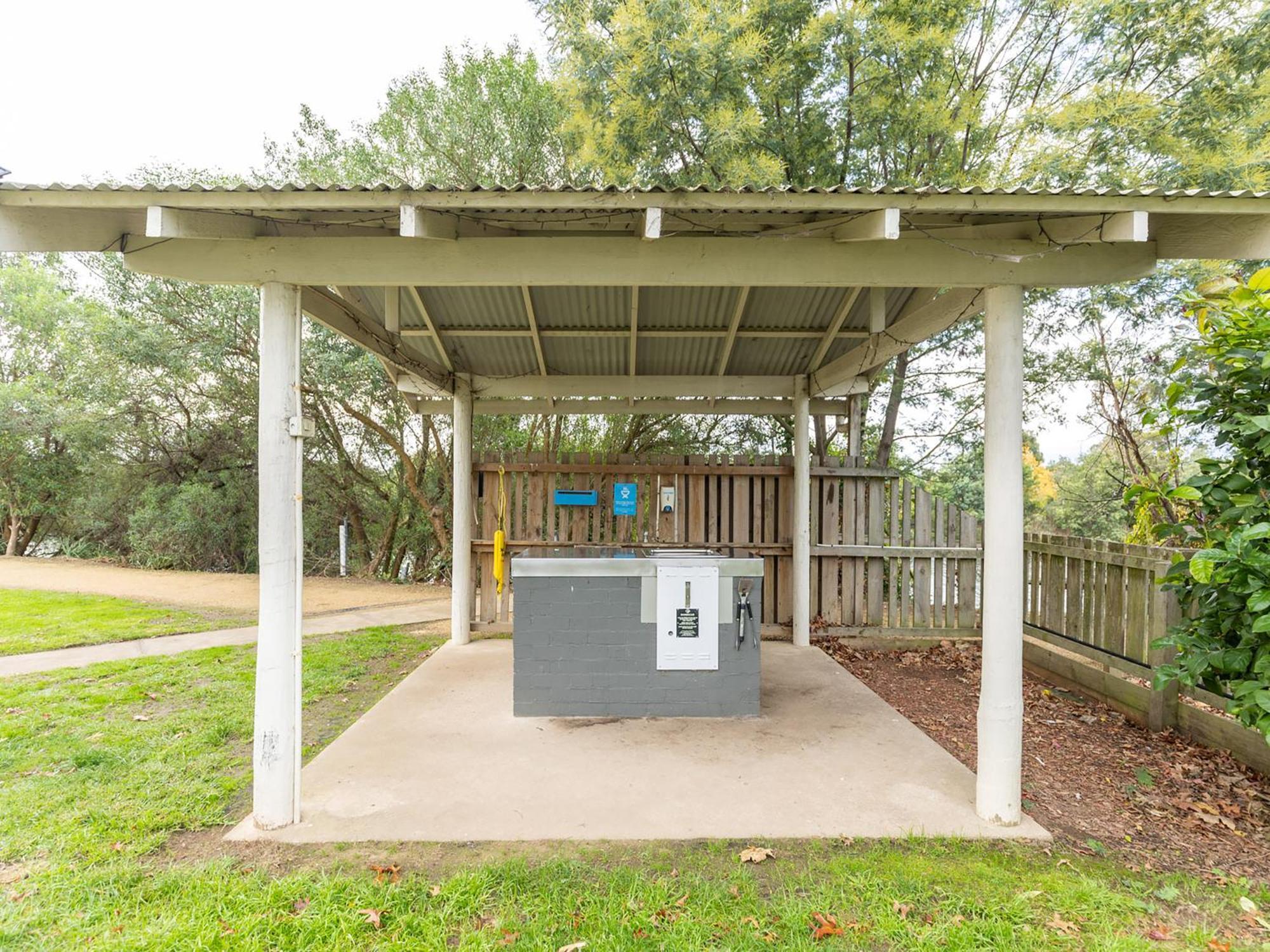 Nrma Bairnsdale Riverside Holiday Park Экстерьер фото