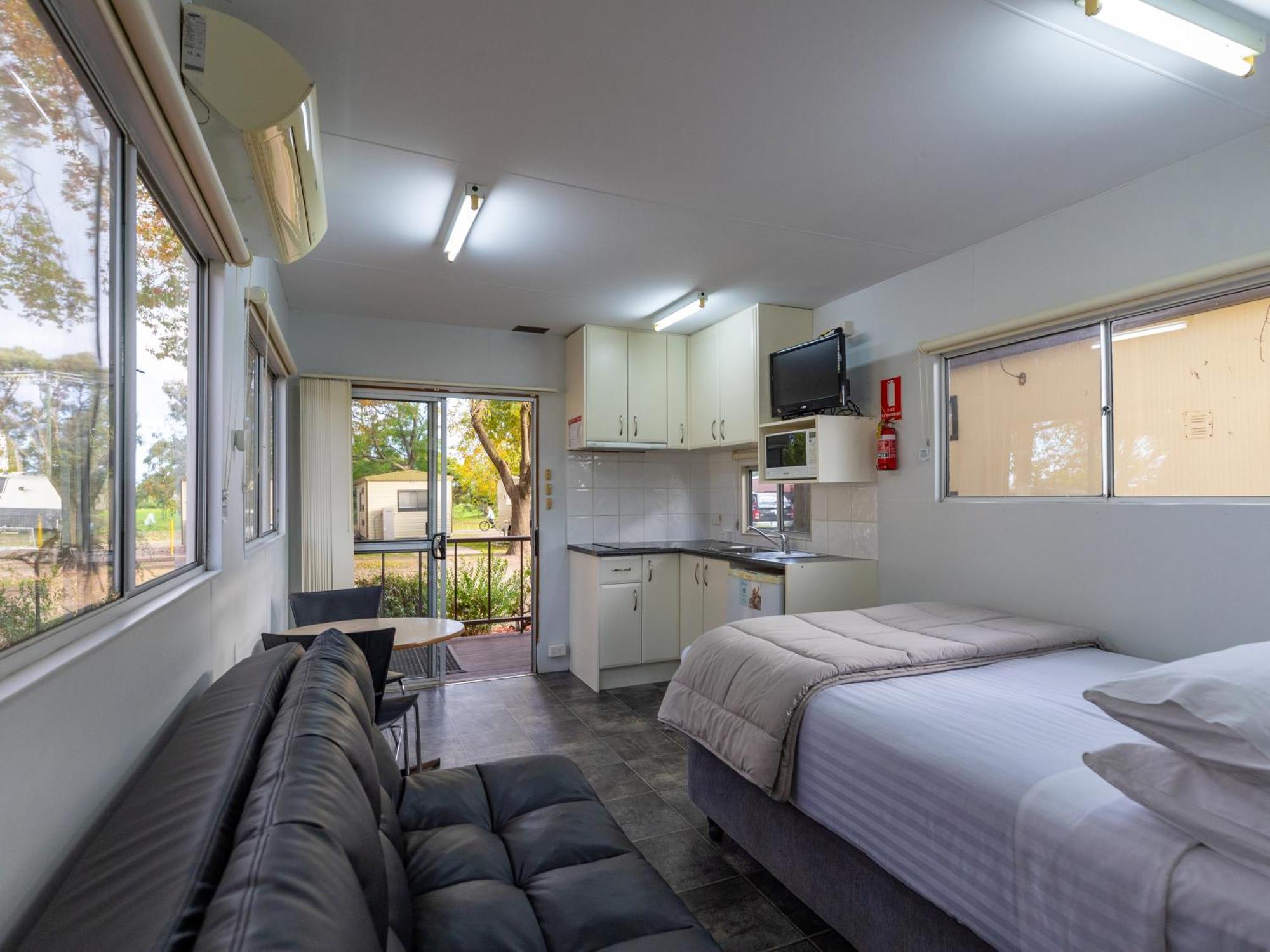 Nrma Bairnsdale Riverside Holiday Park Номер фото