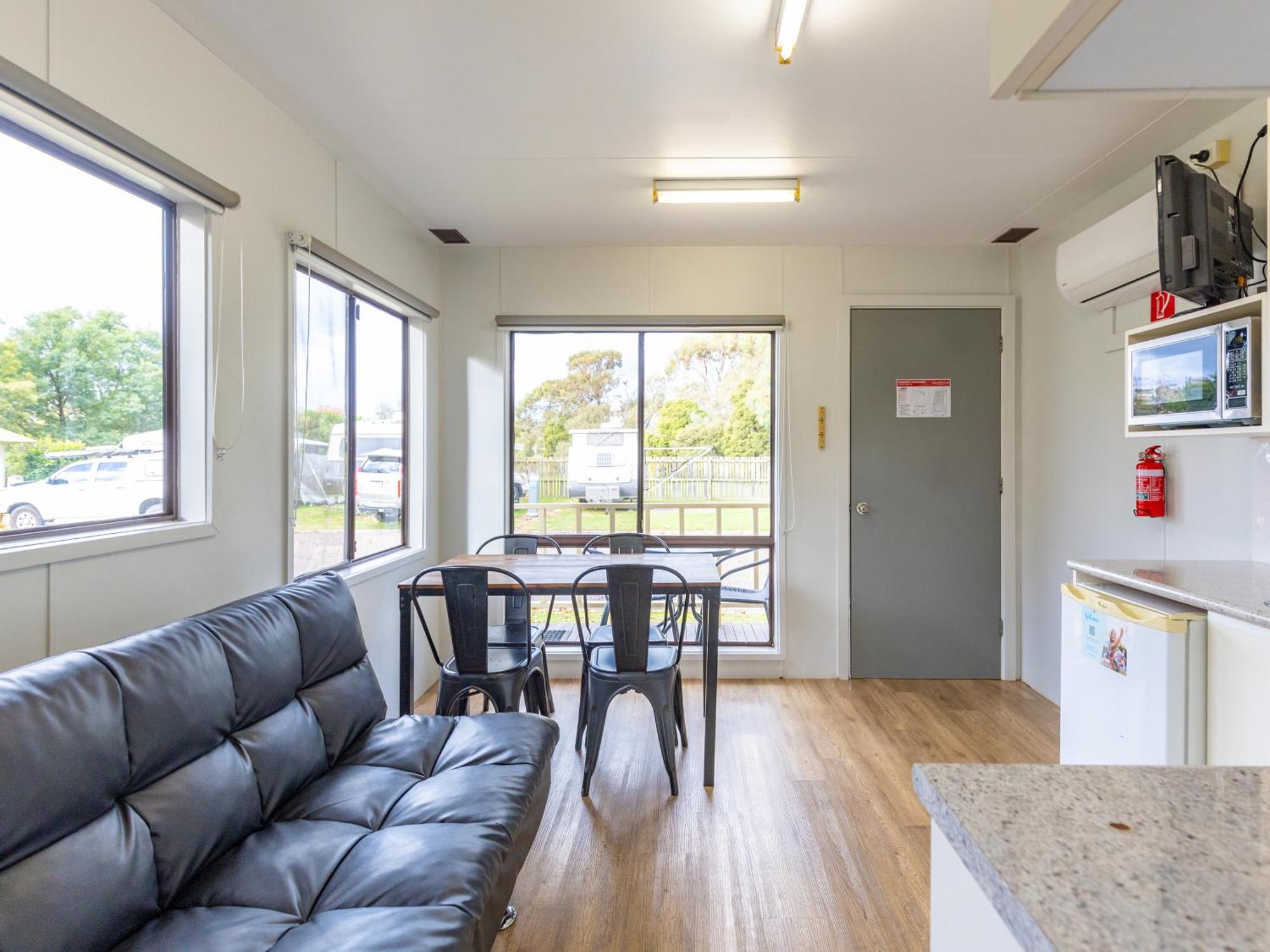 Nrma Bairnsdale Riverside Holiday Park Номер фото
