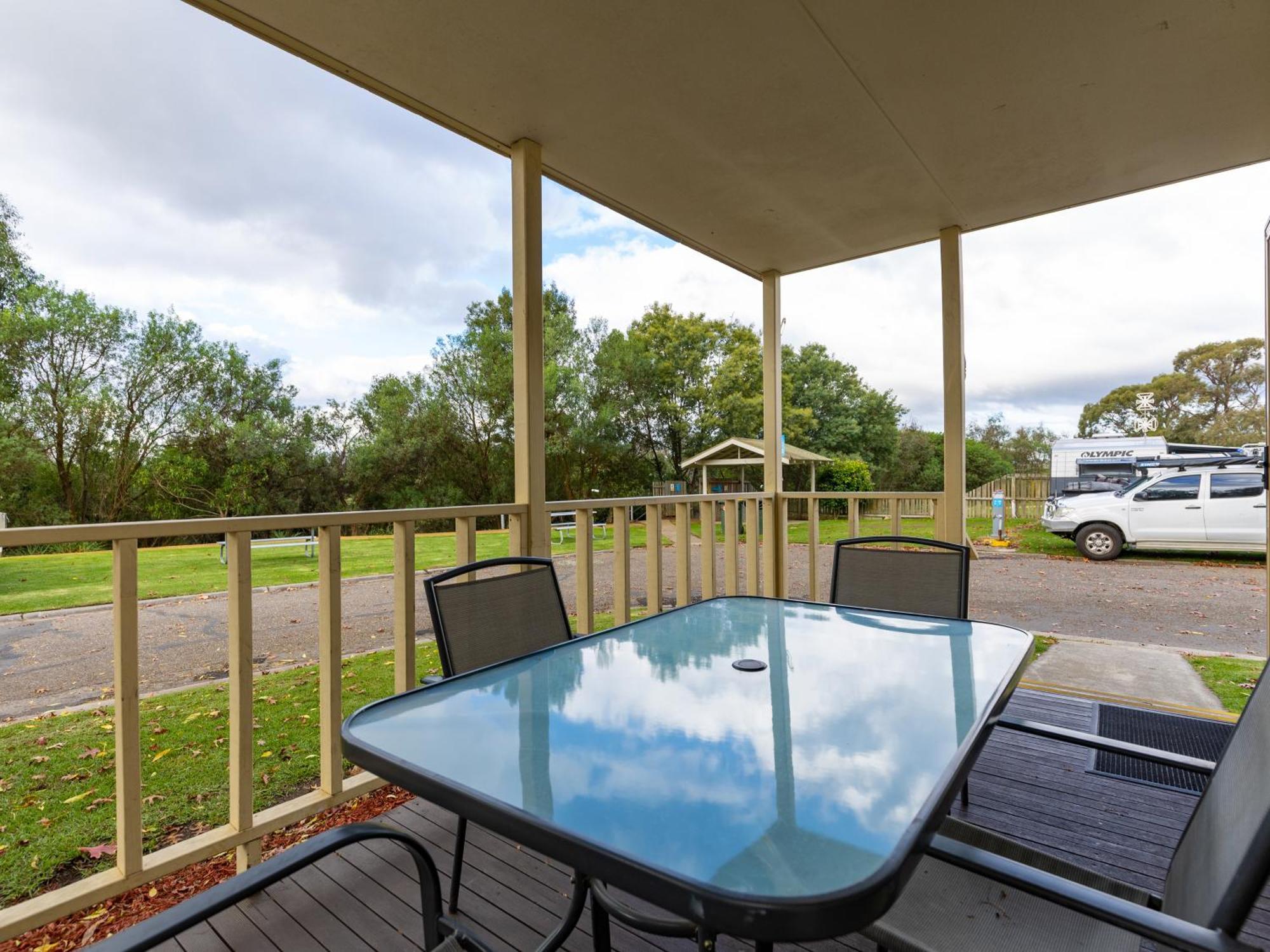 Nrma Bairnsdale Riverside Holiday Park Номер фото