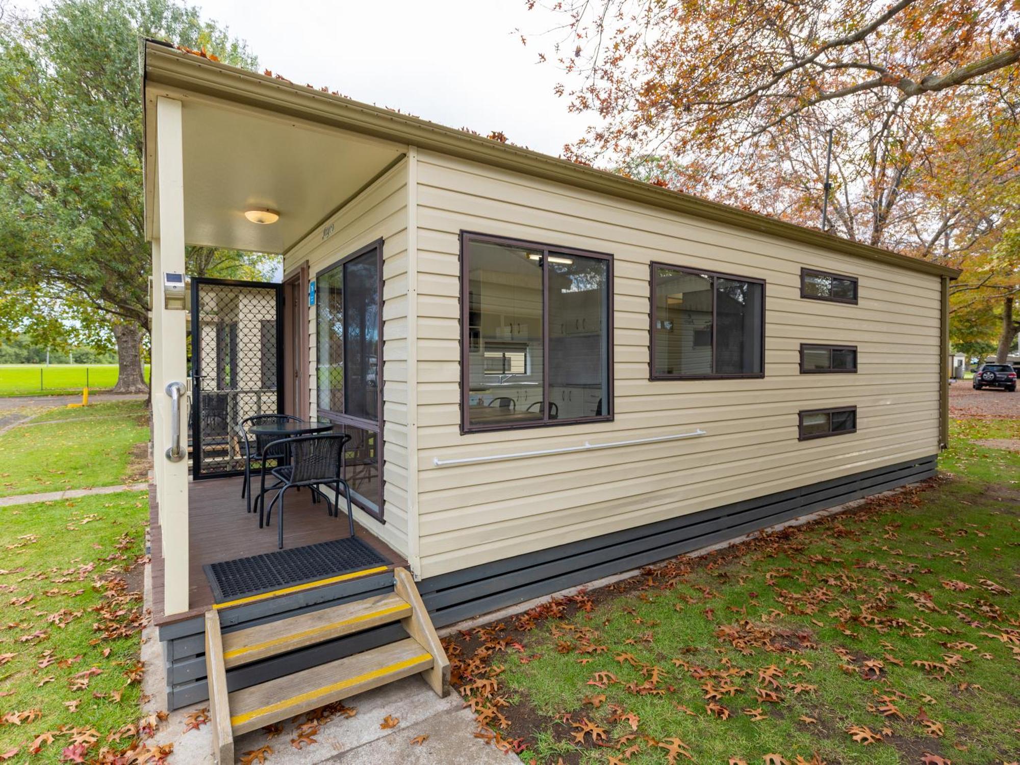 Nrma Bairnsdale Riverside Holiday Park Номер фото